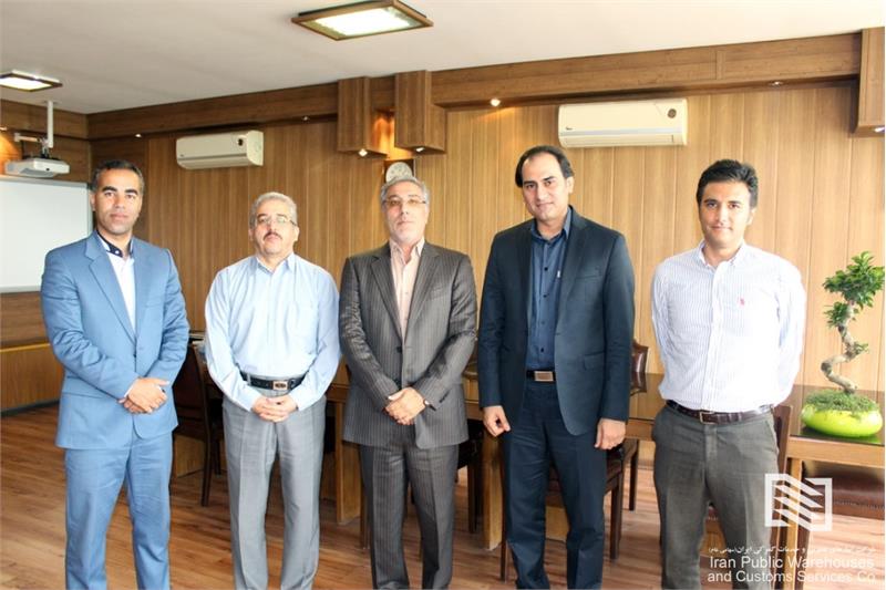 ناظر جدید گمرکات خراسان رضوی در دیدار با مسئولان شرکت انبارهای عمومی مجتمع خراسان: شرکت انبارهای عمومی و خدمات گمرکی ایران به عنوان بازوی گمرک نقش به‌سزایی در پیشبرد اهداف اقتصاد مقامتی دارد